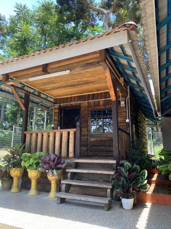 Homestay Dusun Ana Balun Слим Ривер Экстерьер фото